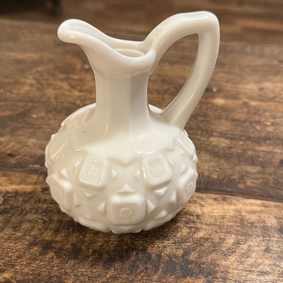 WESTMORELAND OLD QUILT MILK GLASS CRUET vintage - Picture 1 of 2